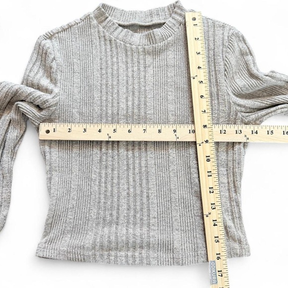 Grey knit ribbed crewneck long sleeve sweater size small preppy minimalist - Picture 5 of 6